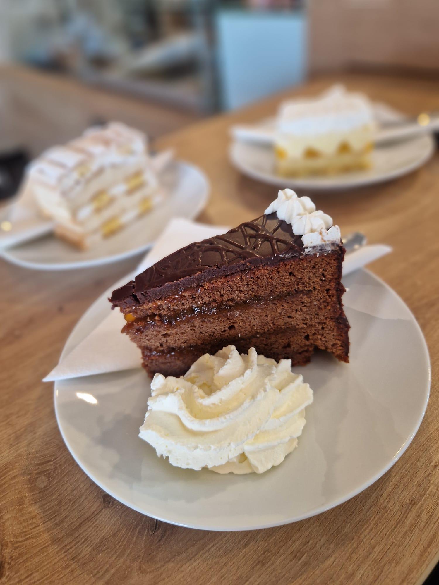 Sachertorte mit Schlagobers